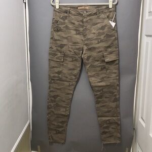 Joe’s Women’s Camo Pants W/ Cargo Pockets Size 31